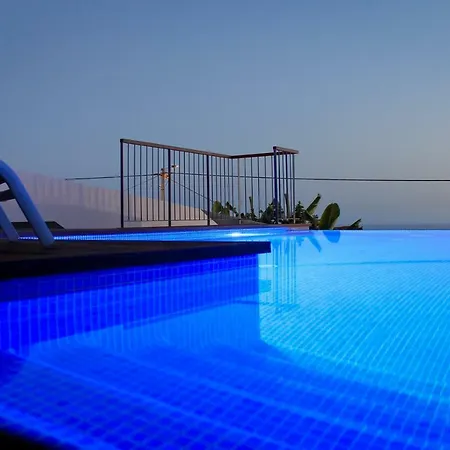 Vakantiehuis Casa Andorinhas Estreito Da Calheta